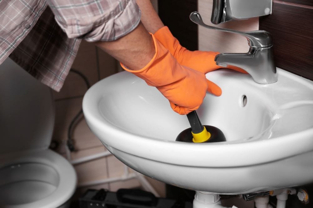 wc, riool, afvoer ontstoppen met plopper